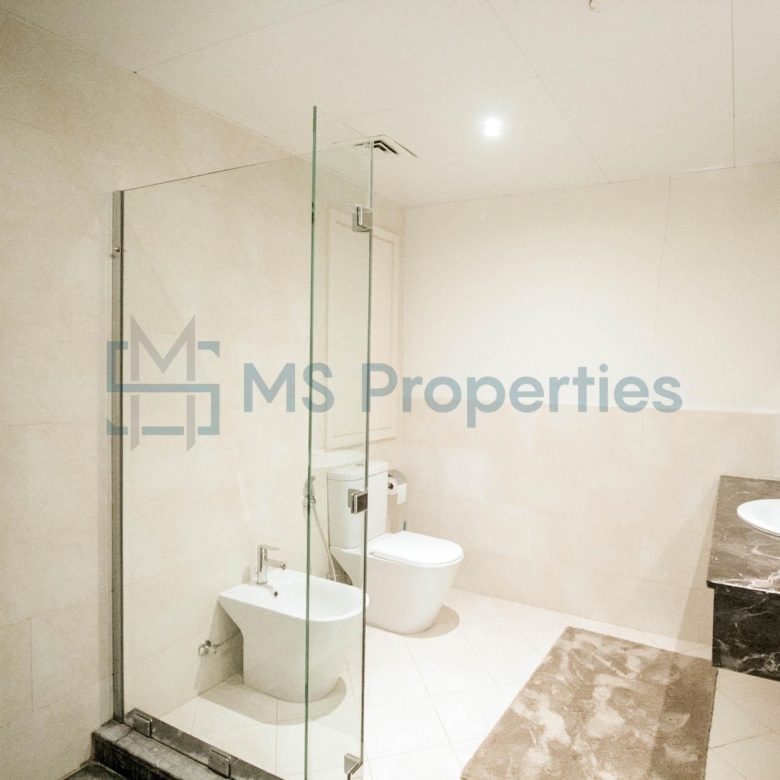 Stunning 2 BHK Apartment with Marina Sea View Balcony