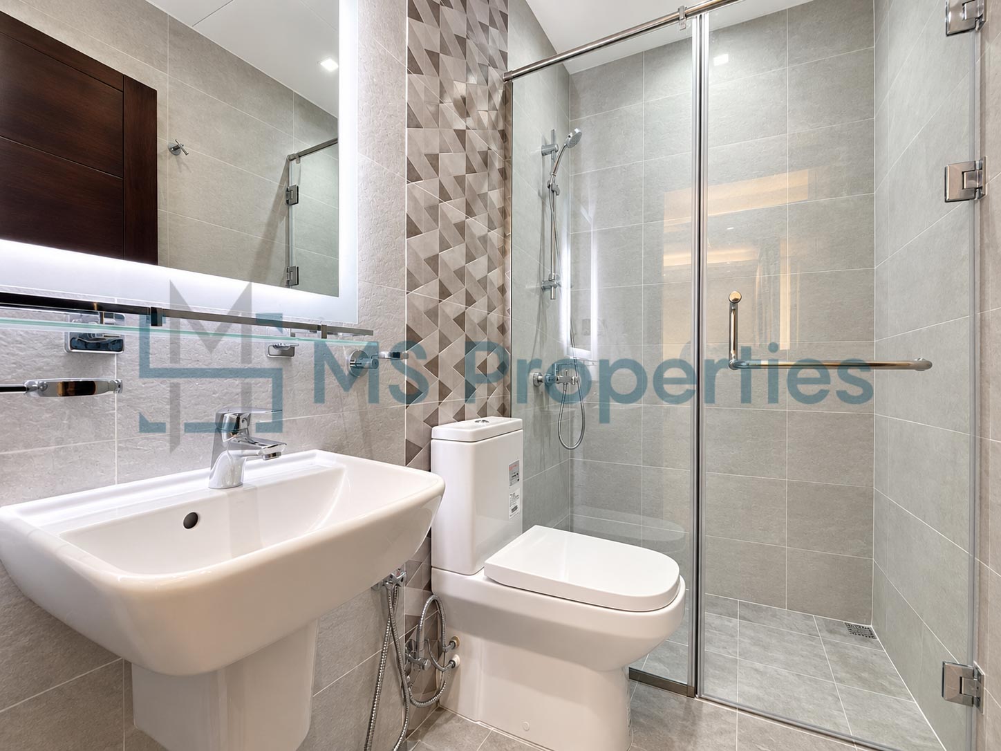 Luxuriously Furnished 3BHK + MaidRoom in The Pearl