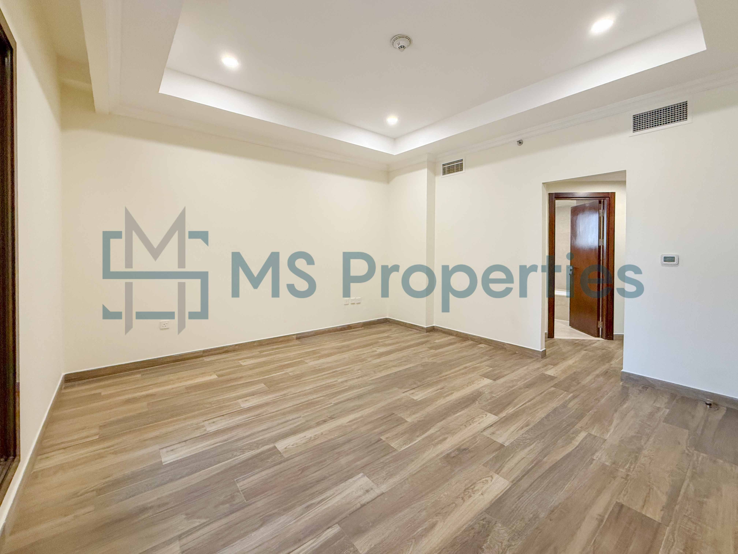 Sophisticated | 1 BDR Flat with Balcony | Bills Included