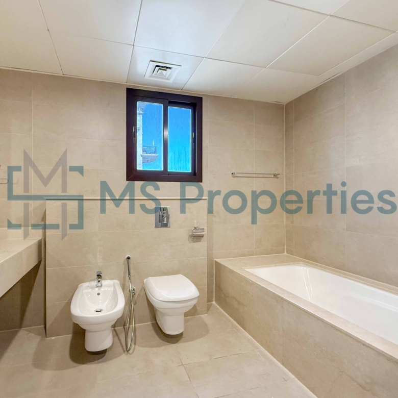 Sophisticated | 1 BDR Flat with Balcony | Bills Included