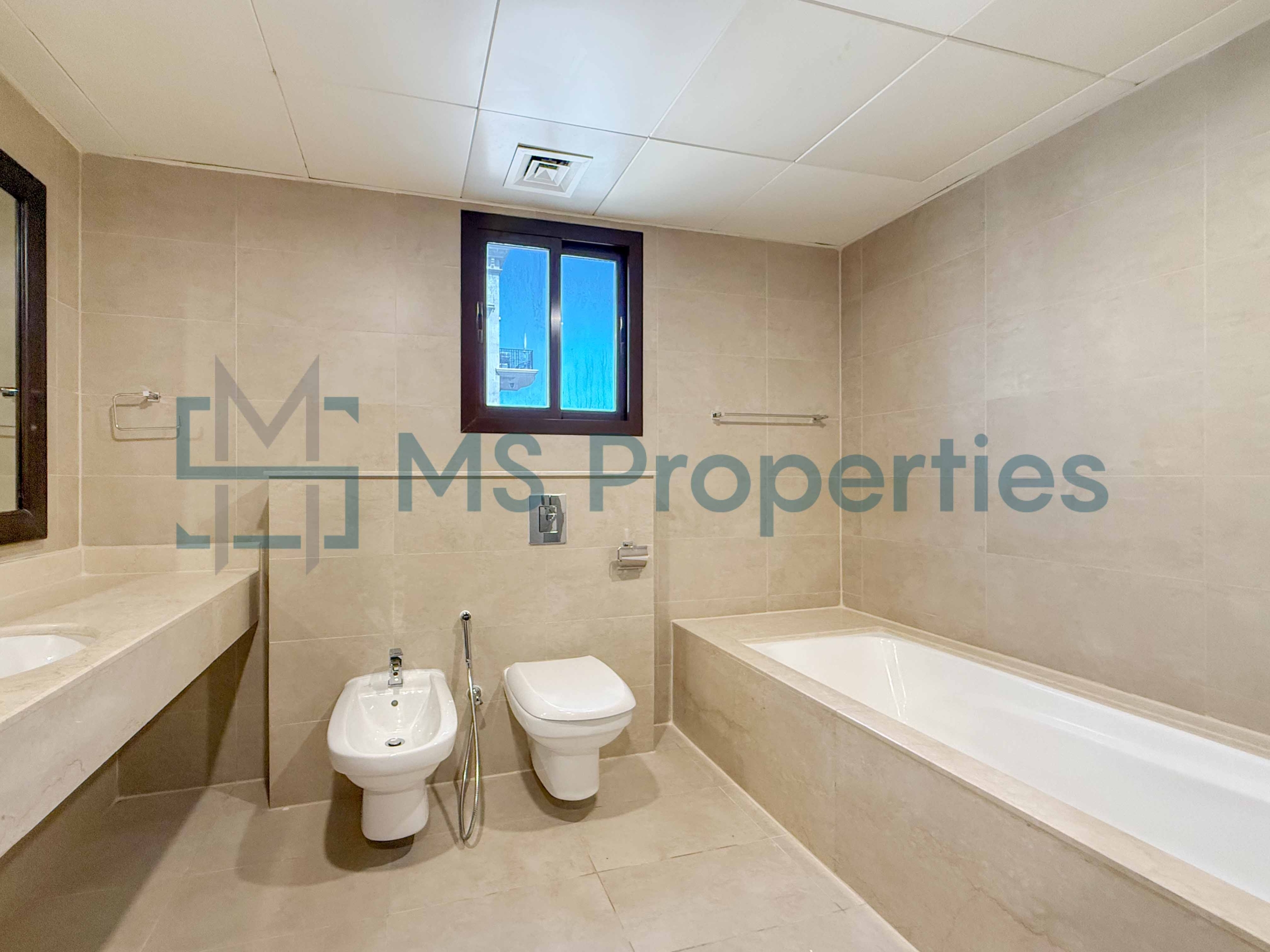 Sophisticated | 1 BDR Flat with Balcony | Bills Included