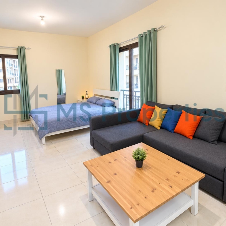 Cozy and Bright Studio Apartment in Fox Hills
