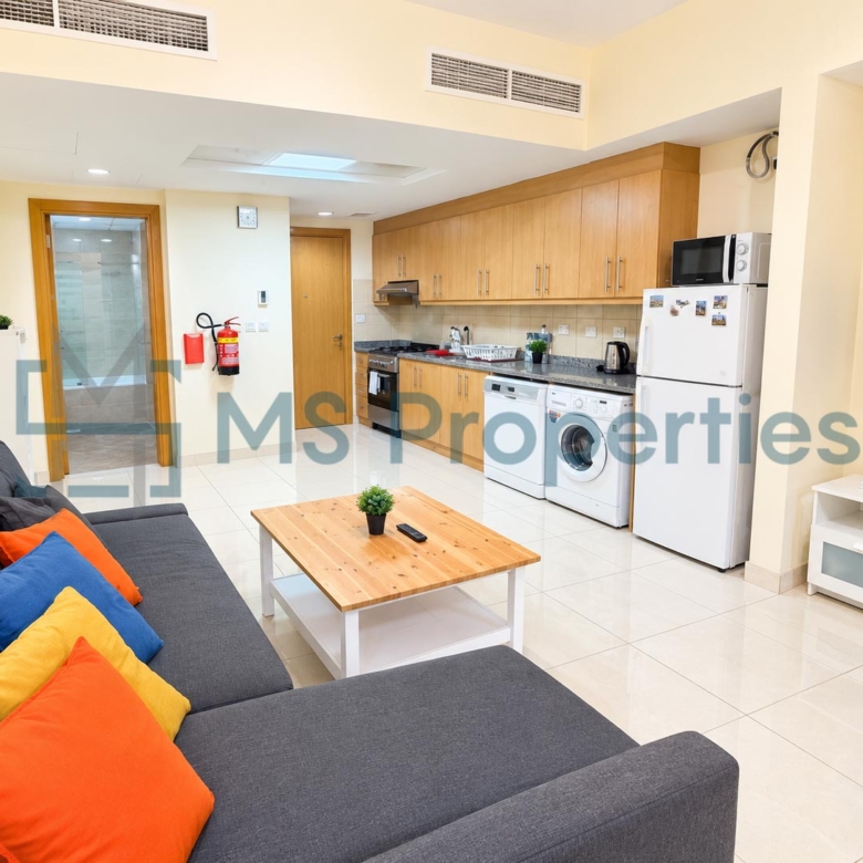Cozy and Bright Studio Apartment in Fox Hills