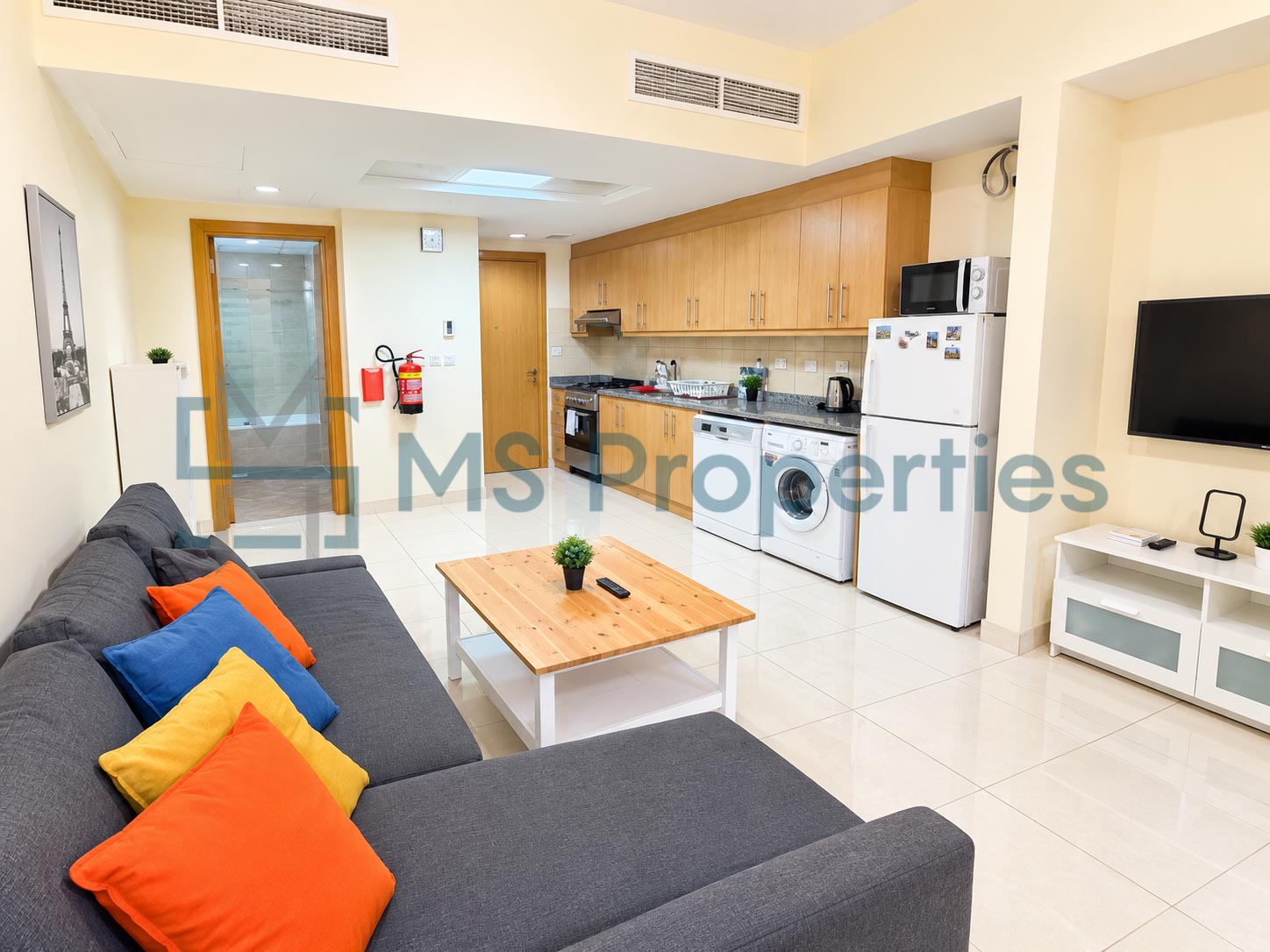 Cozy and Bright Studio Apartment in Fox Hills