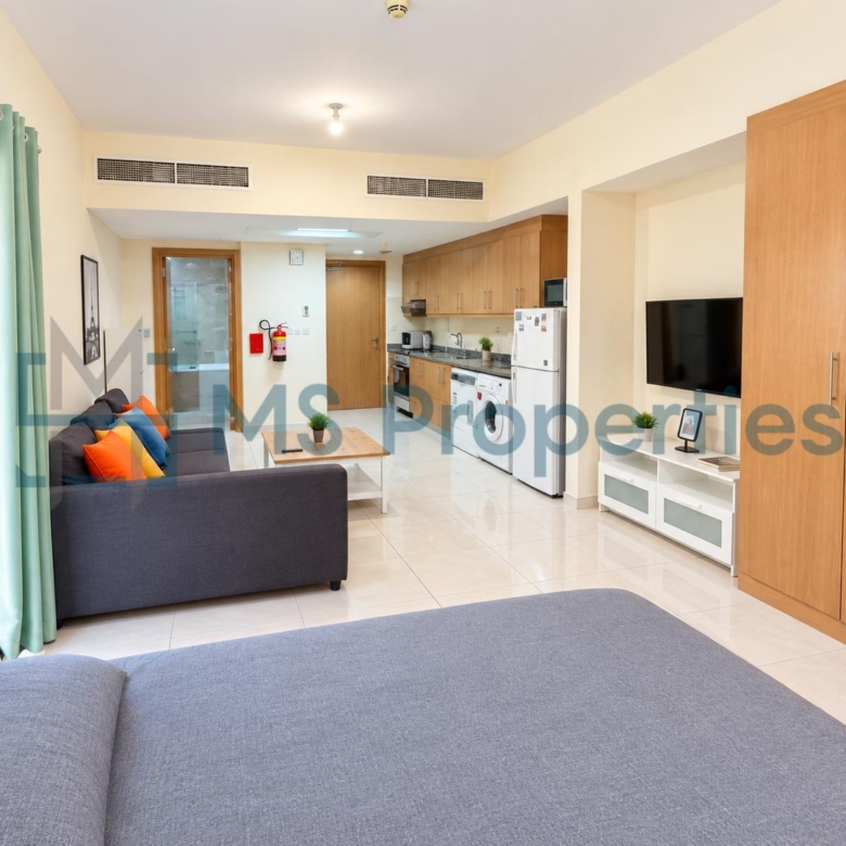 Cozy and Bright Studio Apartment in Fox Hills