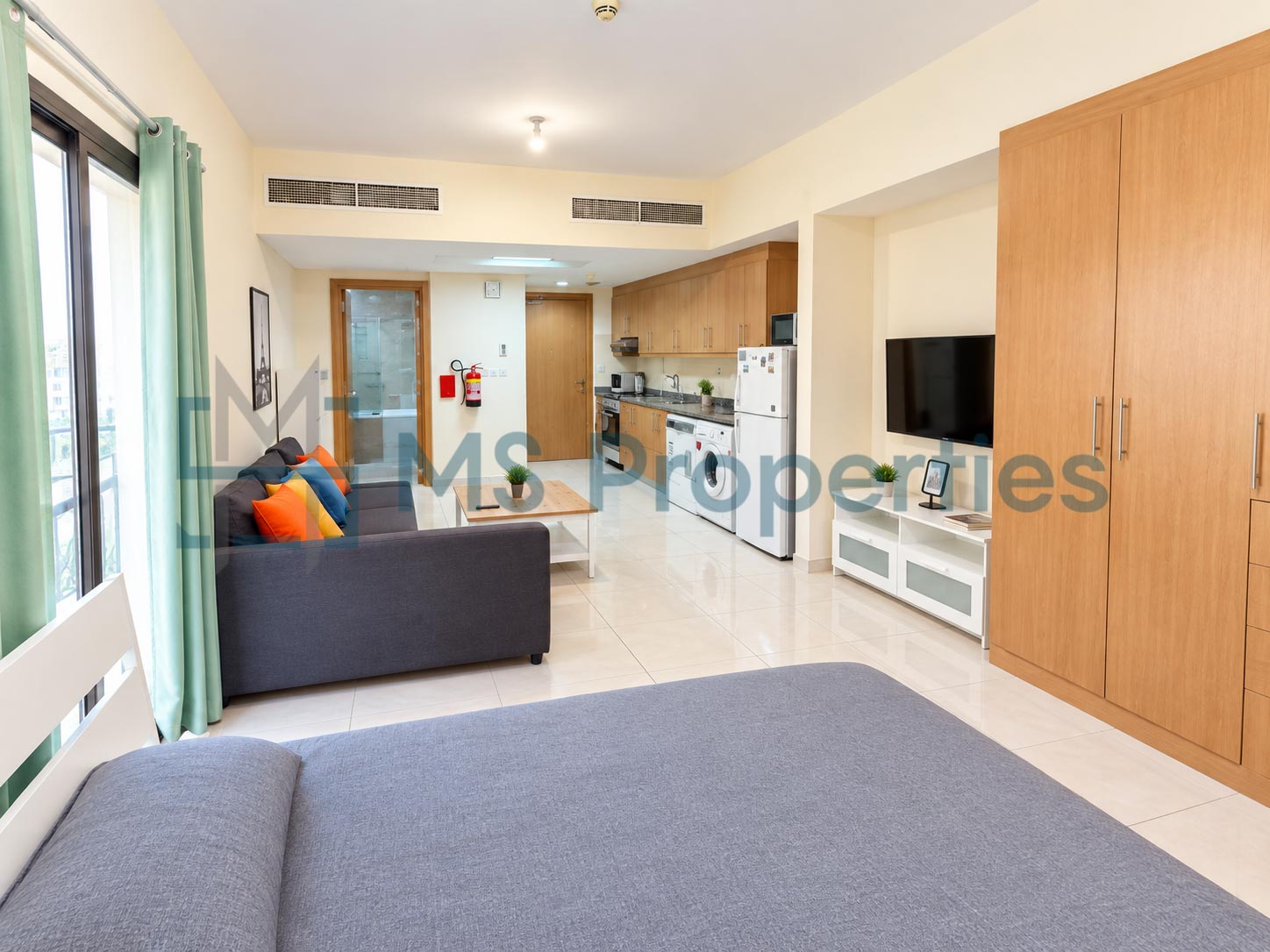 Cozy and Bright Studio Apartment in Fox Hills