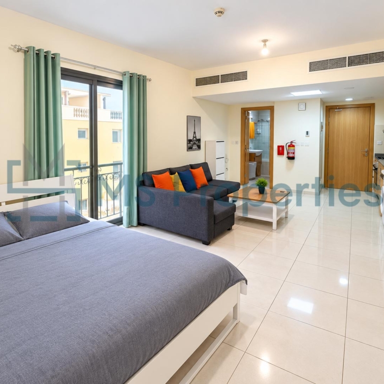 Cozy and Bright Studio Apartment in Fox Hills