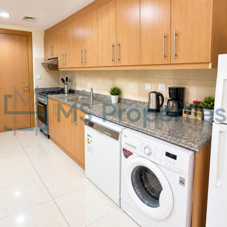 Cozy and Bright Studio Apartment in Fox Hills