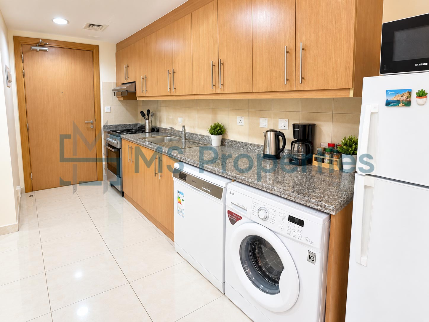 Cozy and Bright Studio Apartment in Fox Hills