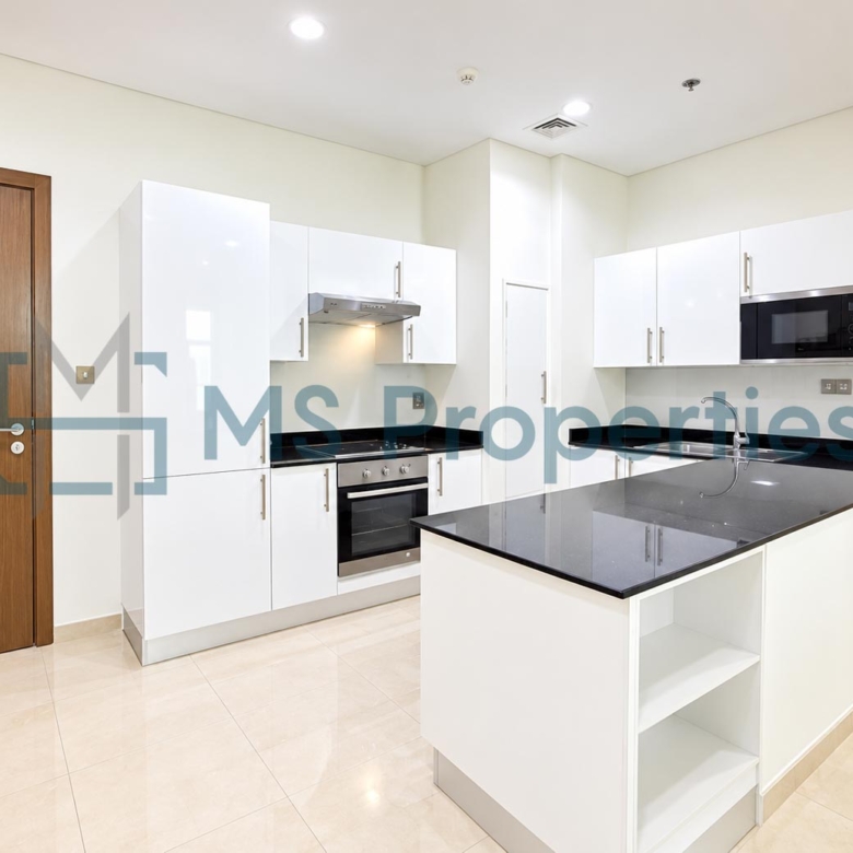 Modern 2 BDR Furnished with Balcony Beautiful View