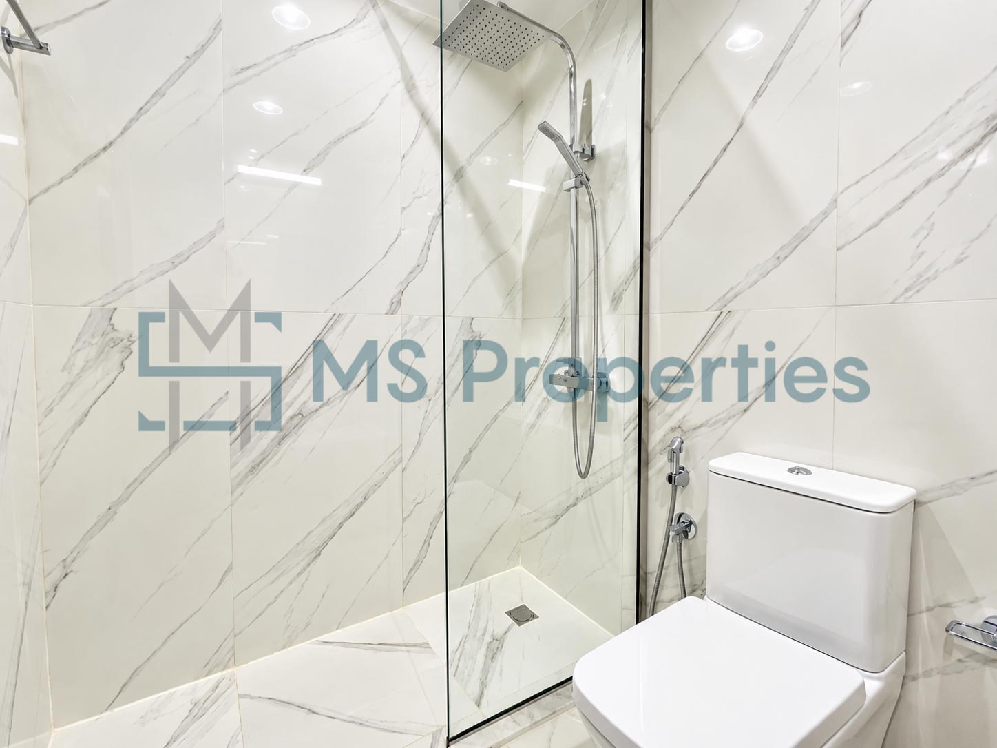 Modern 2 BDR Furnished with Balcony Beautiful View