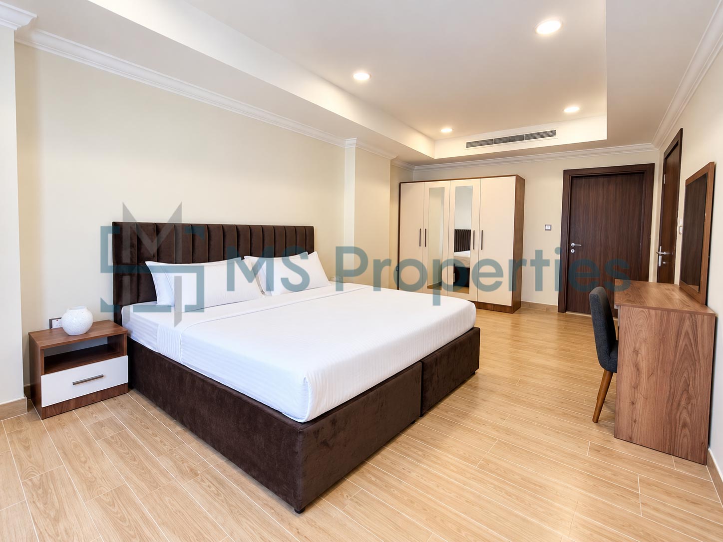 Classic Elegant 1 Bedroom Furnished with Community View