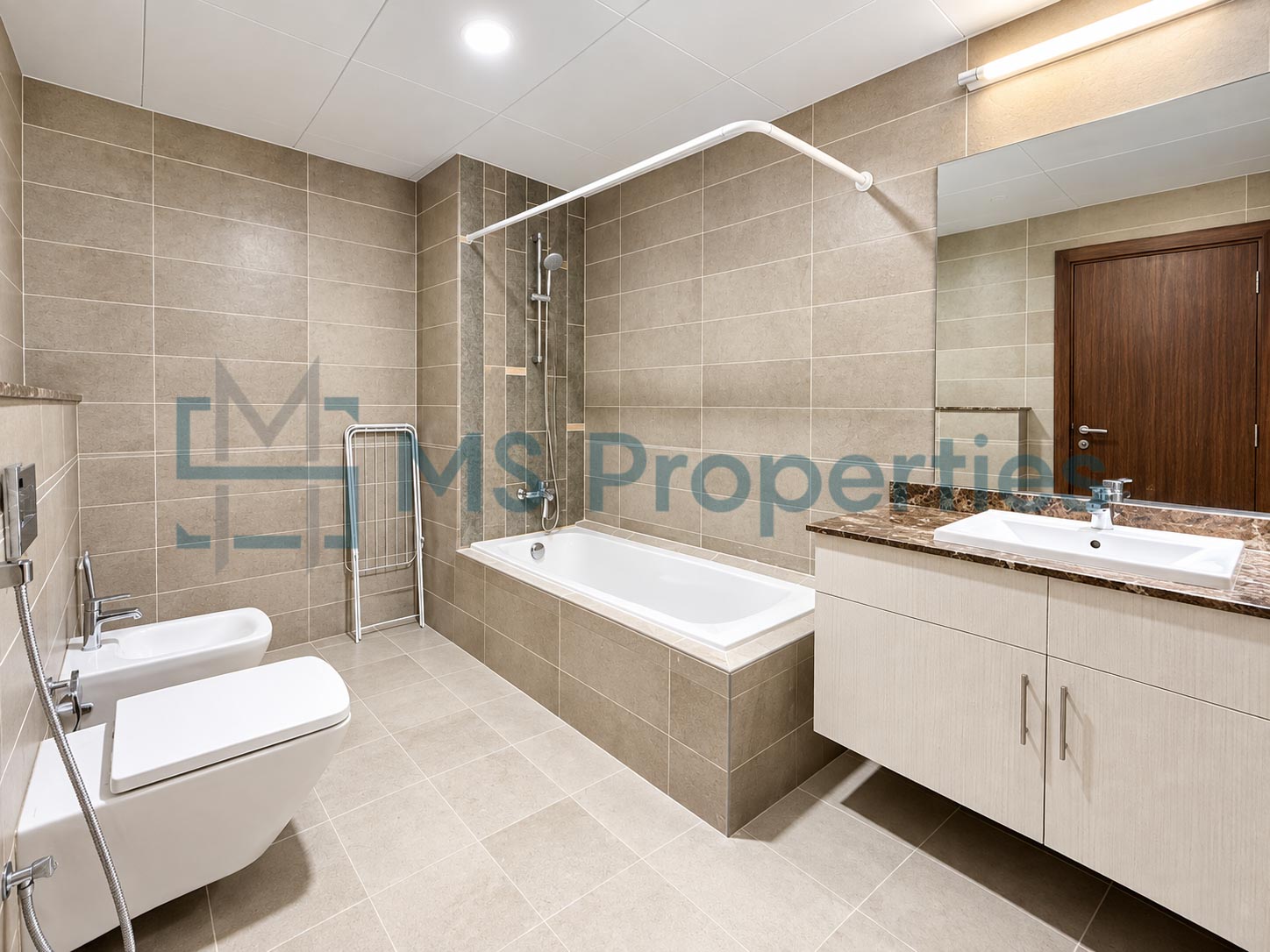 Classic Elegant 1 Bedroom Furnished with Community View