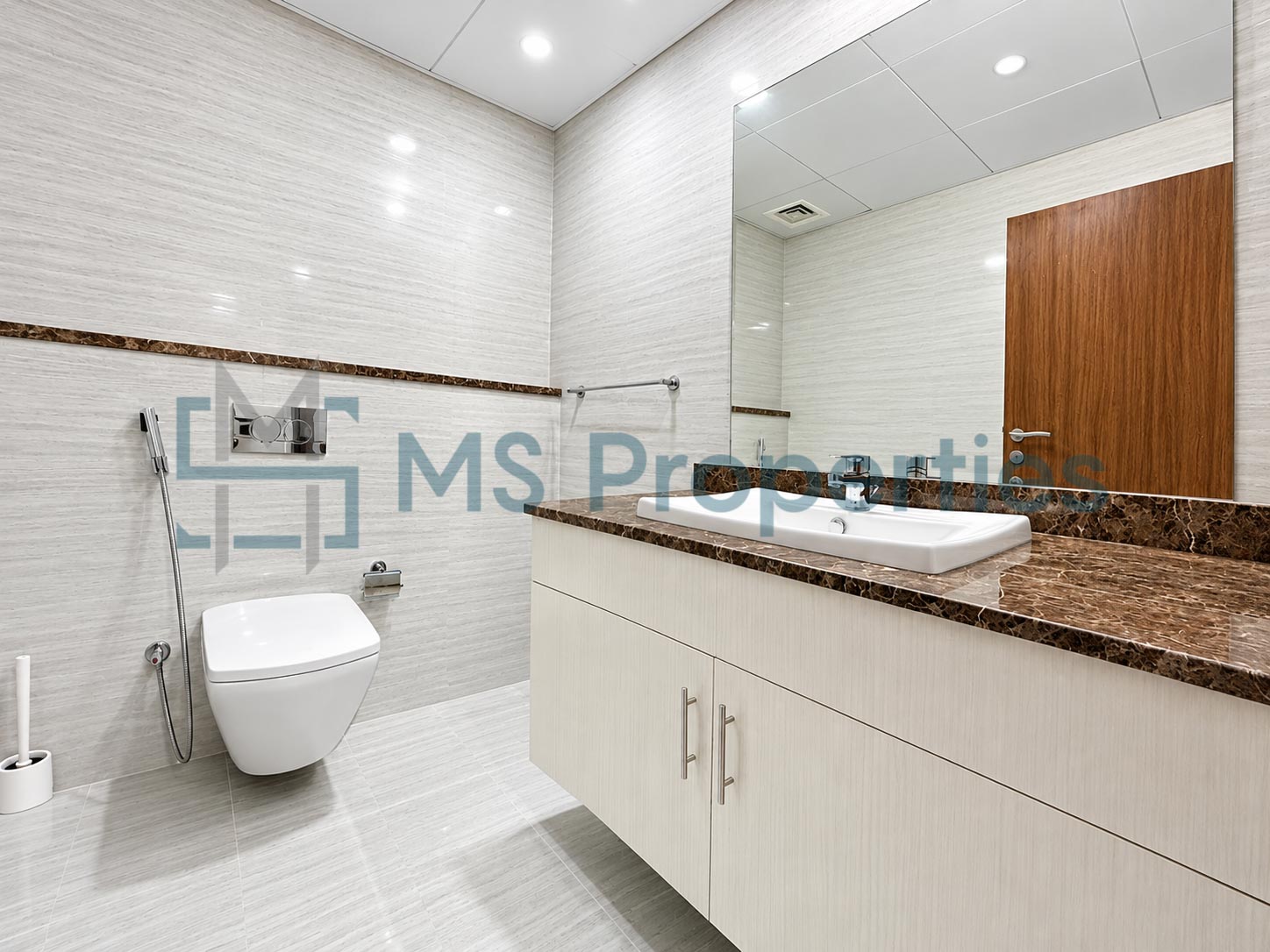 Classic Elegant 1 Bedroom Furnished with Community View
