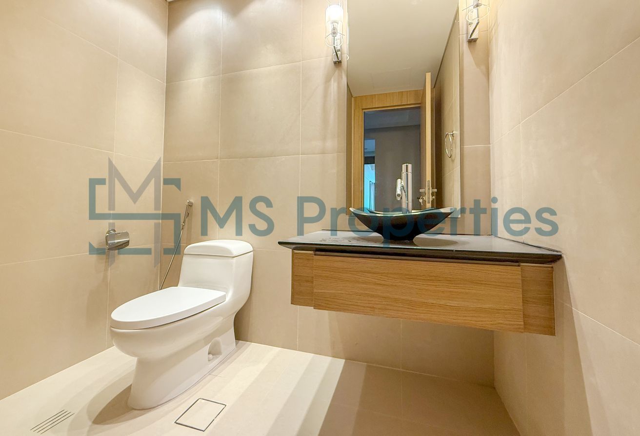Charming 2 BHK Townhouse | Balcony | Beautiful Sea View