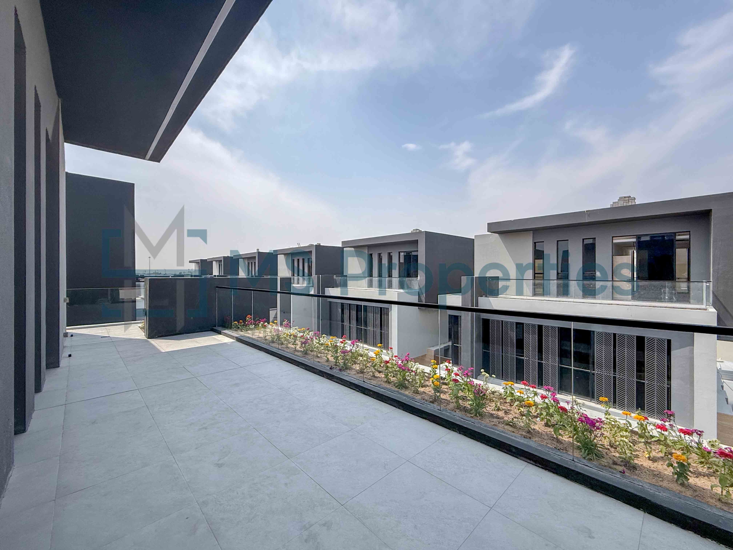 Brand New Luxurious 4Bedroom Villa with Backyard and Pool