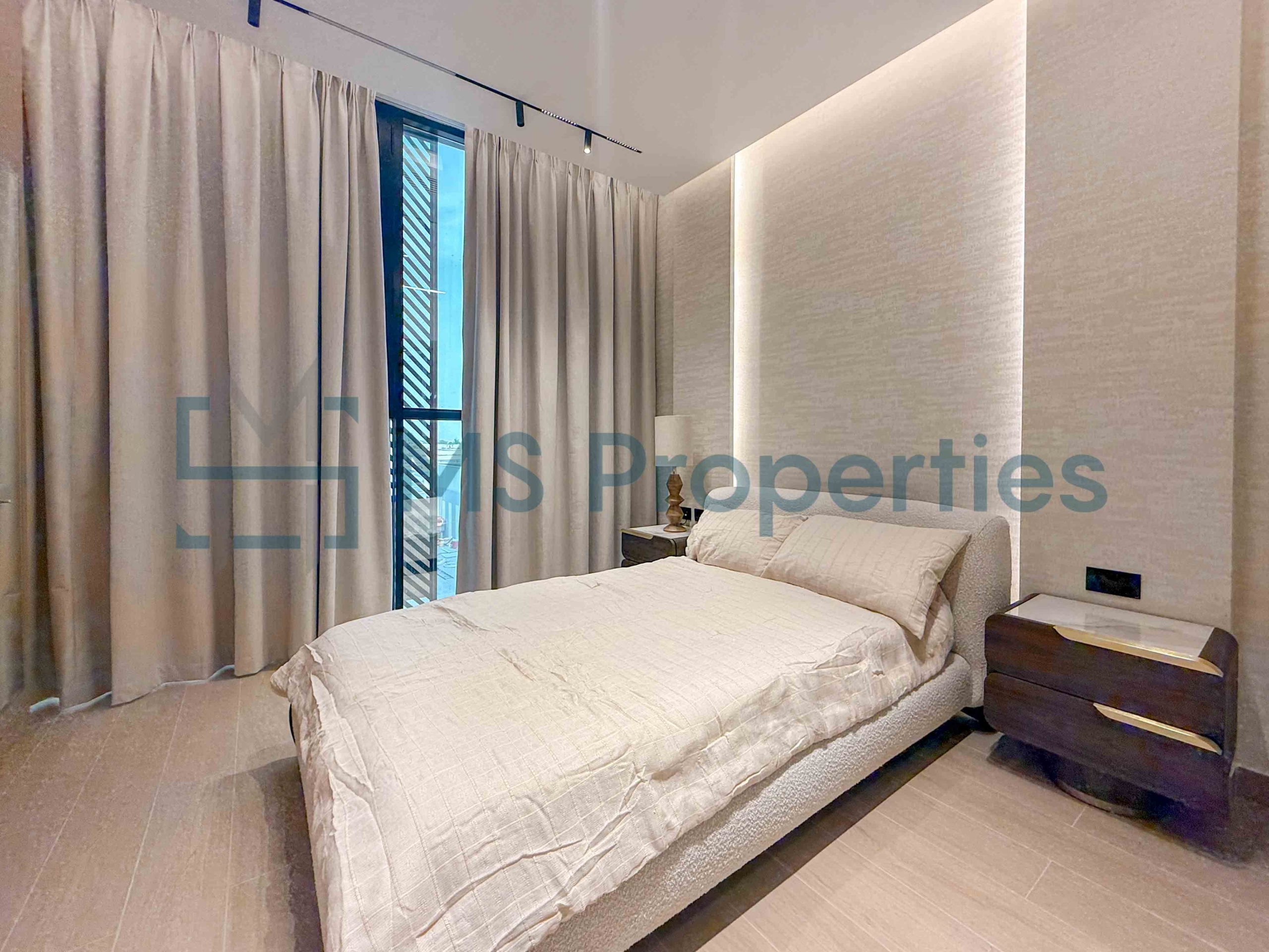 Brand New Luxurious 4Bedroom Villa with Backyard and Pool